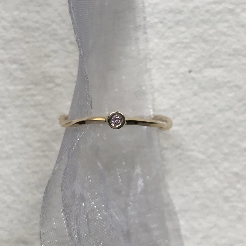 Rings with vintage-inspired rose-cut diamonds -SHOOTING STAR 14K Gold Ring w. Pink Sapphire