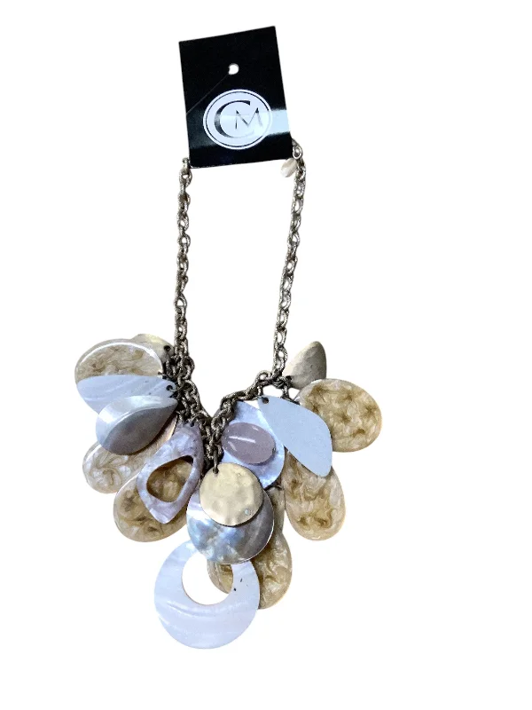 Best necklaces and pendants with floral designs for a feminine and elegant feel-Necklace Statement By Chicos