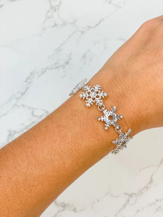 Best bangle bracelets with pearls and crystals for a glamorous and sophisticated look-Rhinestone Snowflake Magnetic Bracelet